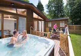 lodges with hot tubs near me