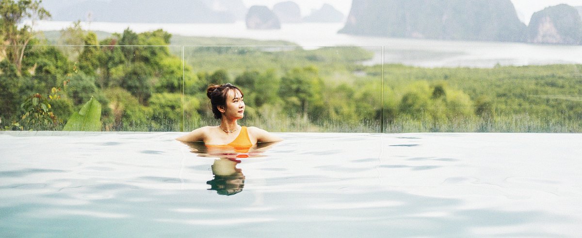 hotels near me with pool