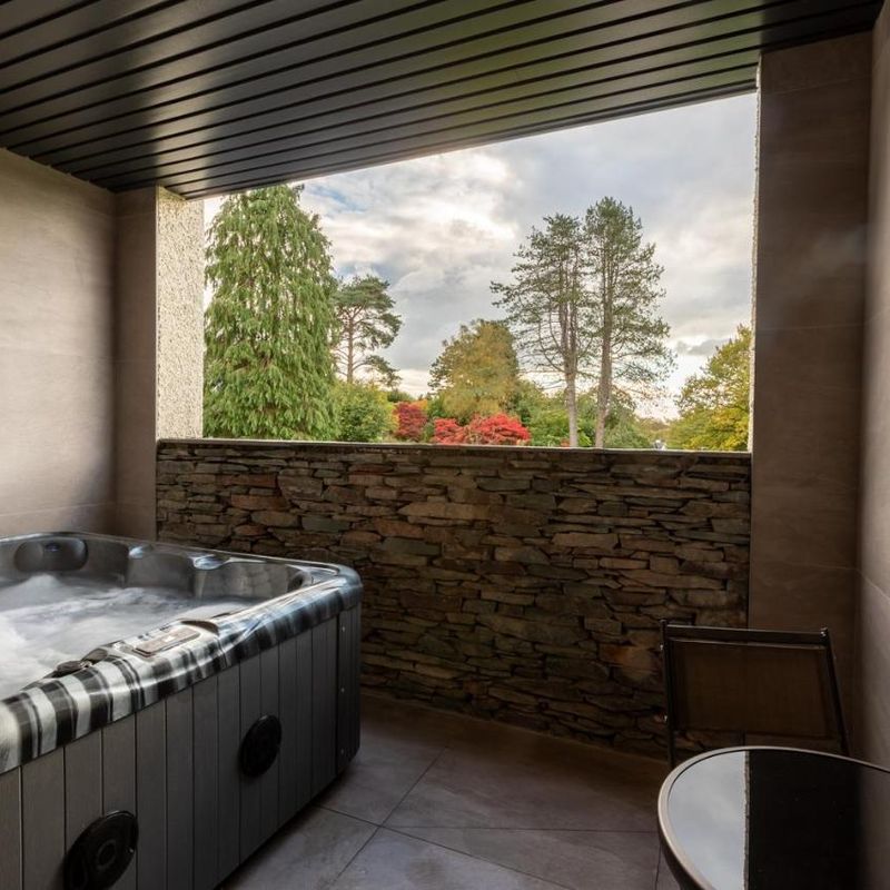 hotels with jacuzzi in room near me