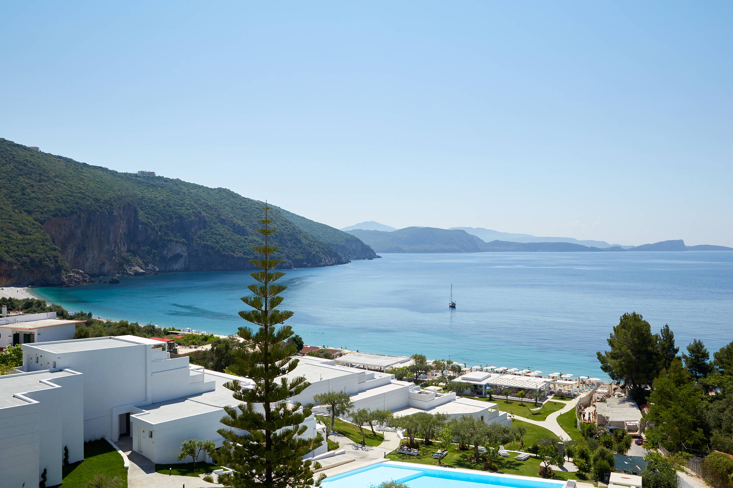 lichnos beach hotel